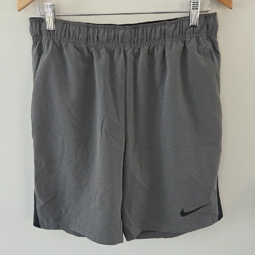 Nike Men's Dri-fit Gray And Black Athletic Shorts - Picture 1 of 6